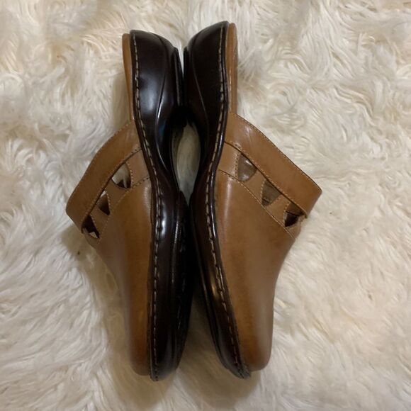 Hush puppies size 11 camel color mules. - Picture 3 of 7